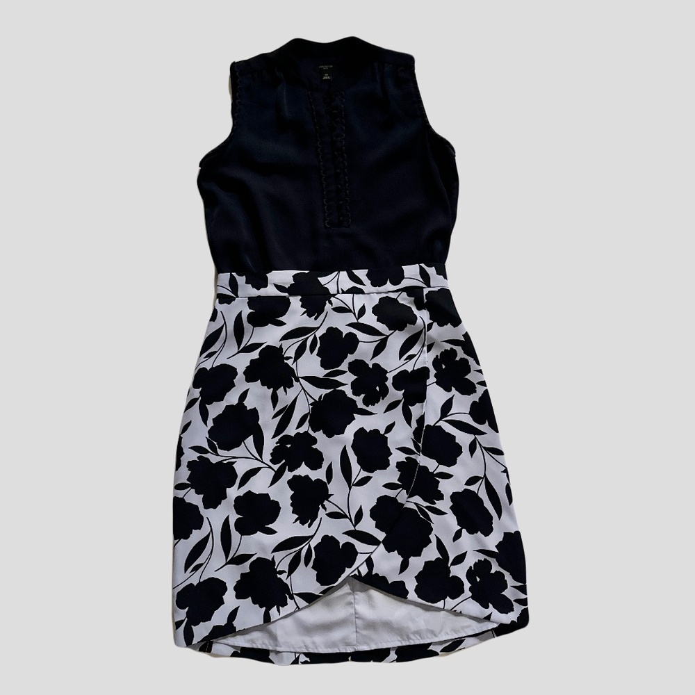 Ann Taylor Tulip Cut Skirt, Size 4P, Floral Blue, A-line cut, Back Zip, NWT